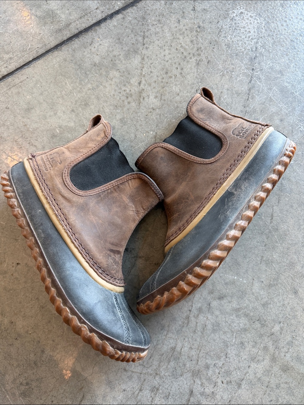 Brown leather Sorel